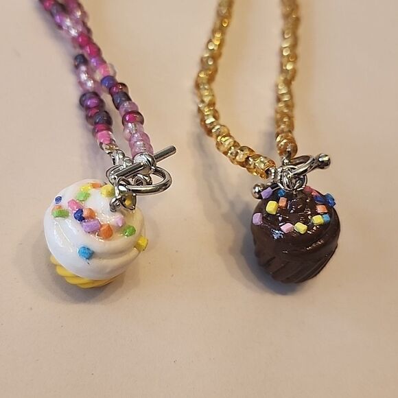 Cupcake Necklaces Beaded White and Chocolate - Picture 4 of 4